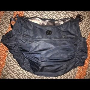Lulu Medium sized duffle with tons of pockets